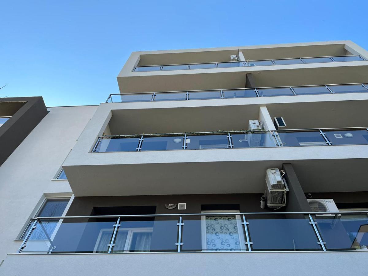 Tranzzzit Airport Apartment Otopeni Exteriér fotografie